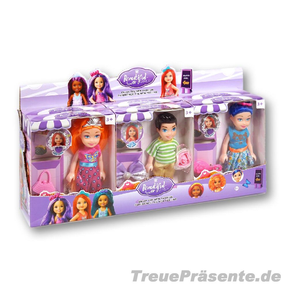 Puppe mit Zubehör im Display