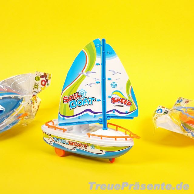 Segelboot mit Antrieb