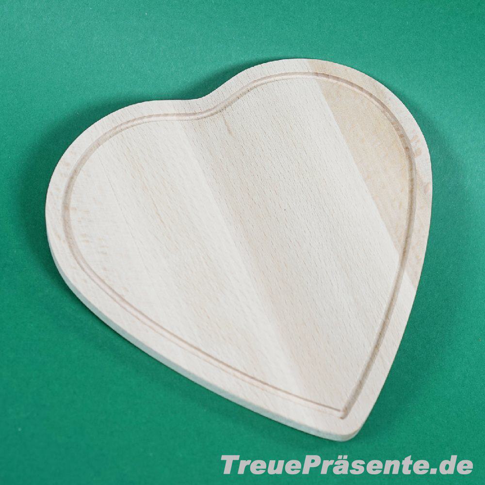 Holz-Schneidbrett in Herzform